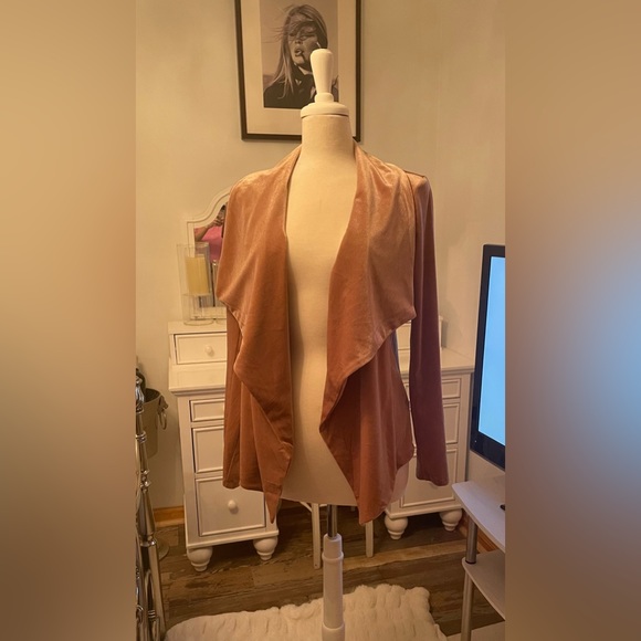 Gorgeous Velvet Dusty Rose Jacket! So soft and feminine. Chic Draping - Picture 7 of 10